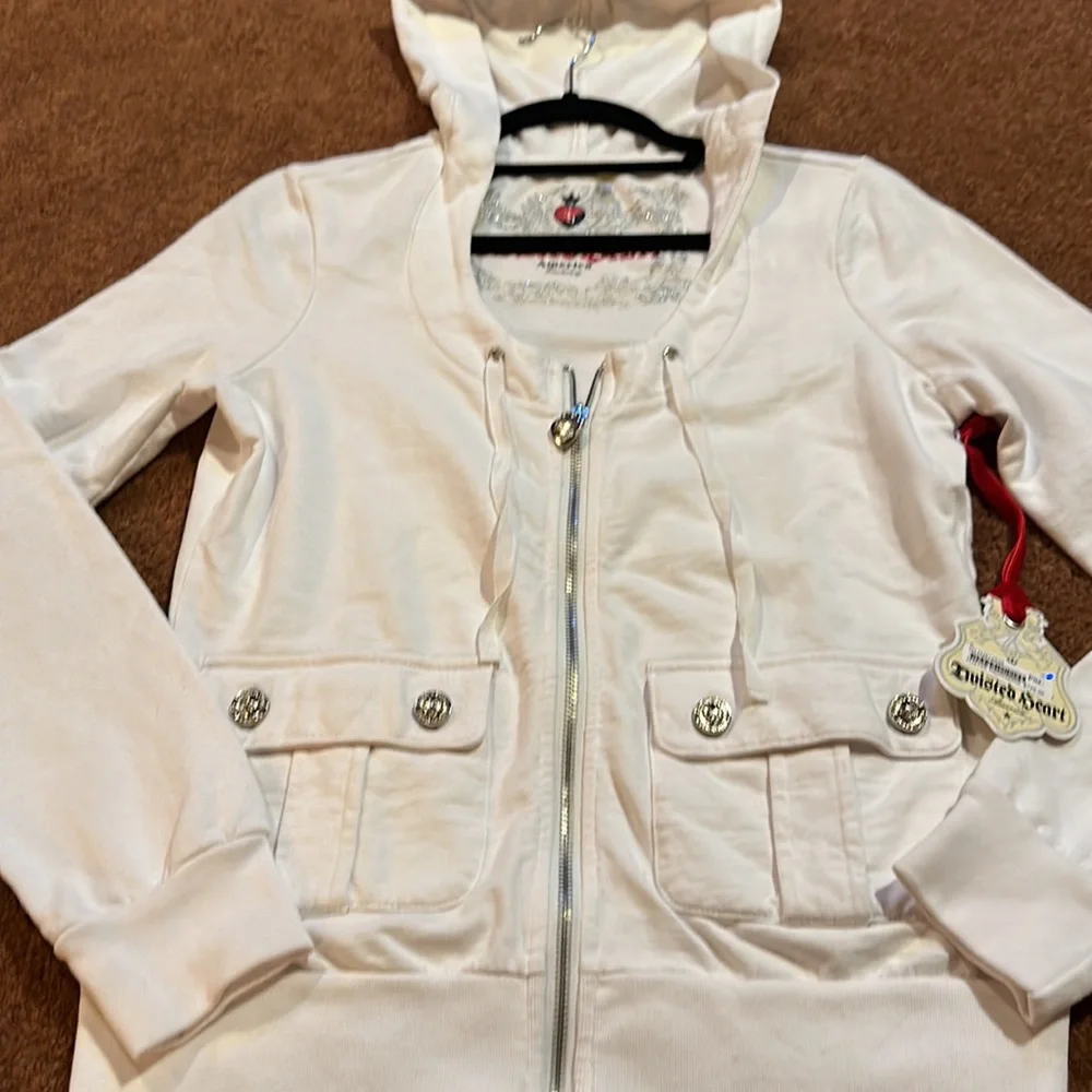 NWT. Women’s Twisted Heart zip up hoodie. Size L._2